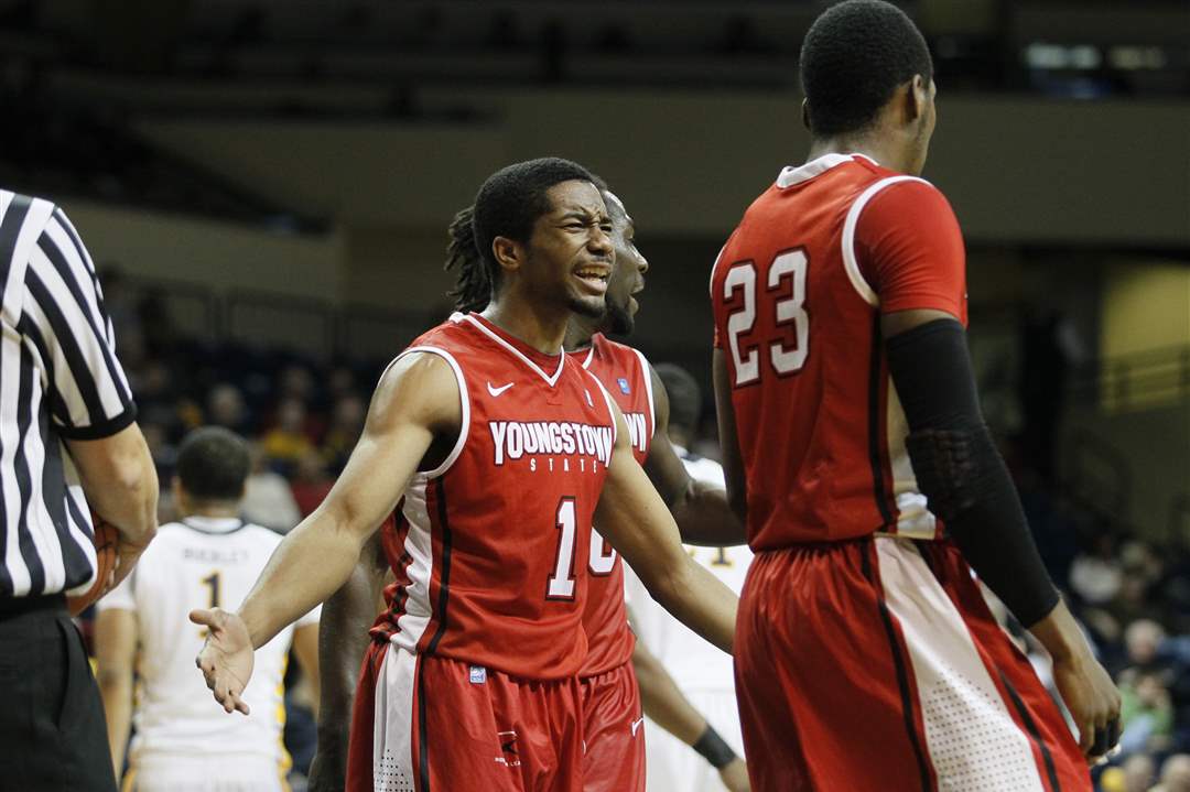 Youngstown-State-s-Blake-Allen-gives-a-teammate-an-earful