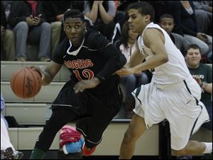 Rogers' Clemmye Owens gets around Start's Sam Young. Owens finished with 18 points.