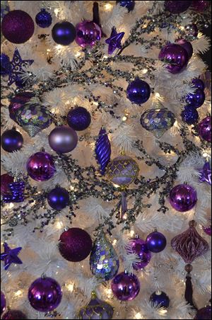 Sandra Espinet did a holiday home makeover for Alison Sweeney that used shades of purple in place of the traditional red and green.  