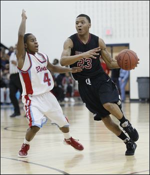 Scott’s Dontonio Kynard shoots against Bowsher’s Nate Allen. The Bulldogs are 4-1.