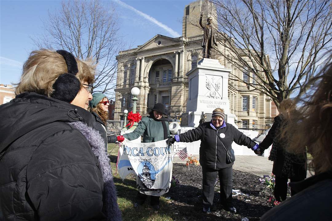 prayer-circle-seneca-courthouse