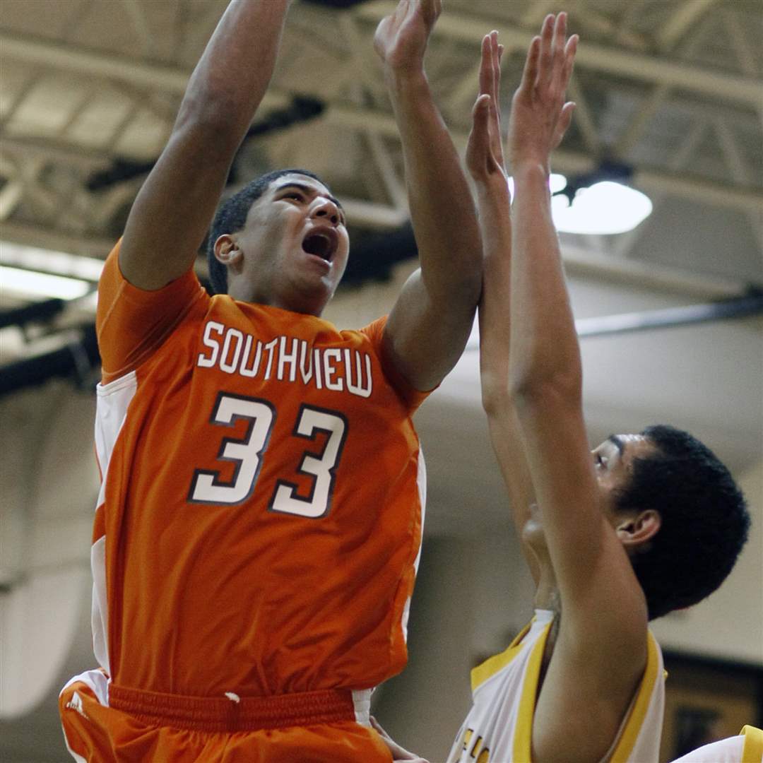 Sylvania-Southview-s-Nate-Hall-33-goes-to-the-net-against-Northview-s-Brandon-Villolovos