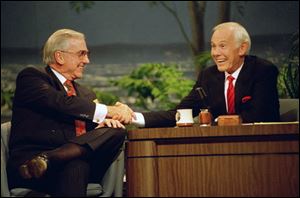 Talk show host Johnny Carson, right, with show announcer Ed McMahon during the final taping of
‘The Tonight Show.’