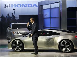 2012 Acura  on Executive Takanobu Ito Introduces The Acura Ilx  Left  And Acura Nsx