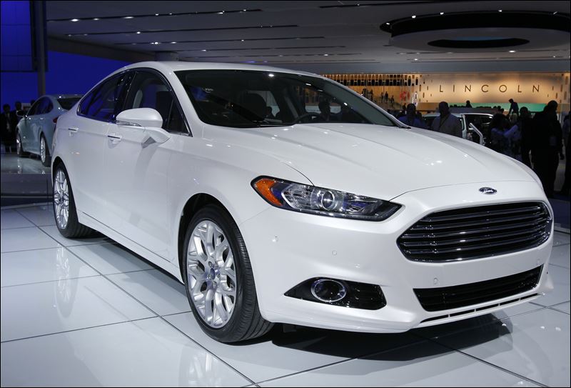 2013-Ford-Fusion-Titanium.jpg