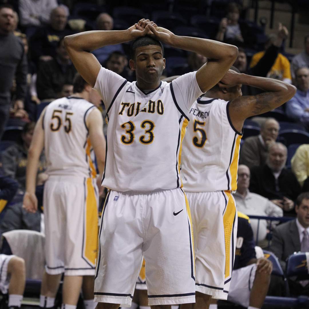 UT-s-Curtis-Dennis-33-reacts-to-fouling-out