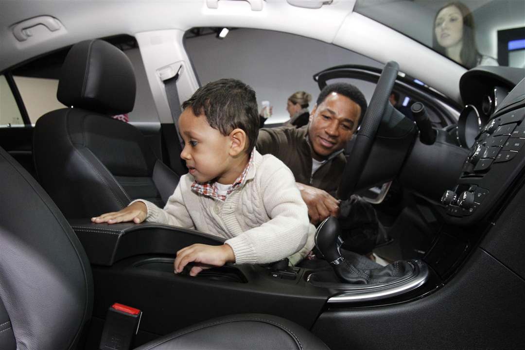 Gabriel-McCarter-3-with-his-dad-John-McCarter-of-Monroe-Mich-get-seated-in-a-Buick-Regal-GS