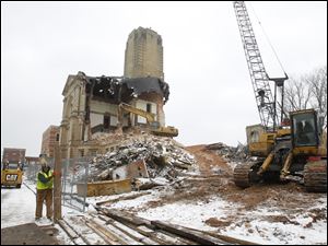 Crews continue work on the demolition of the Seneca County Courthouse, Thursday, Jan. 19.