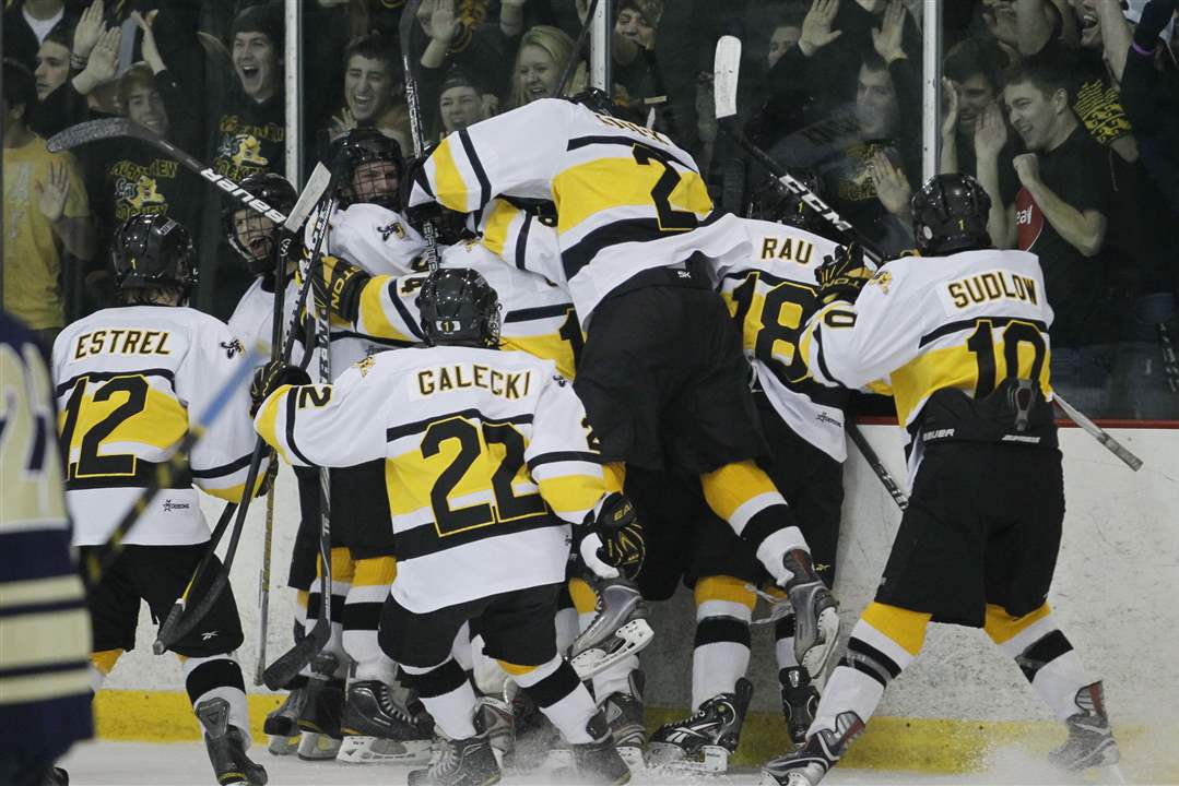 northview-players-celebrate-1
