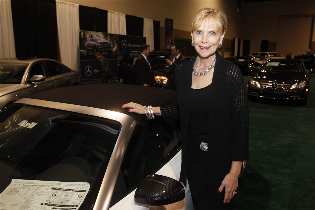 Toledo-Auto-Show-Barbara-Steele