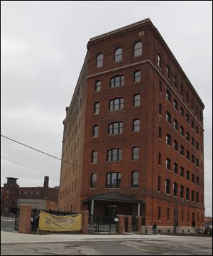Developers say the old Standart-Simmons Building, also known as the Triangle Building, has a great location as a sort of a sentry to the Warehouse District. But the building itself 