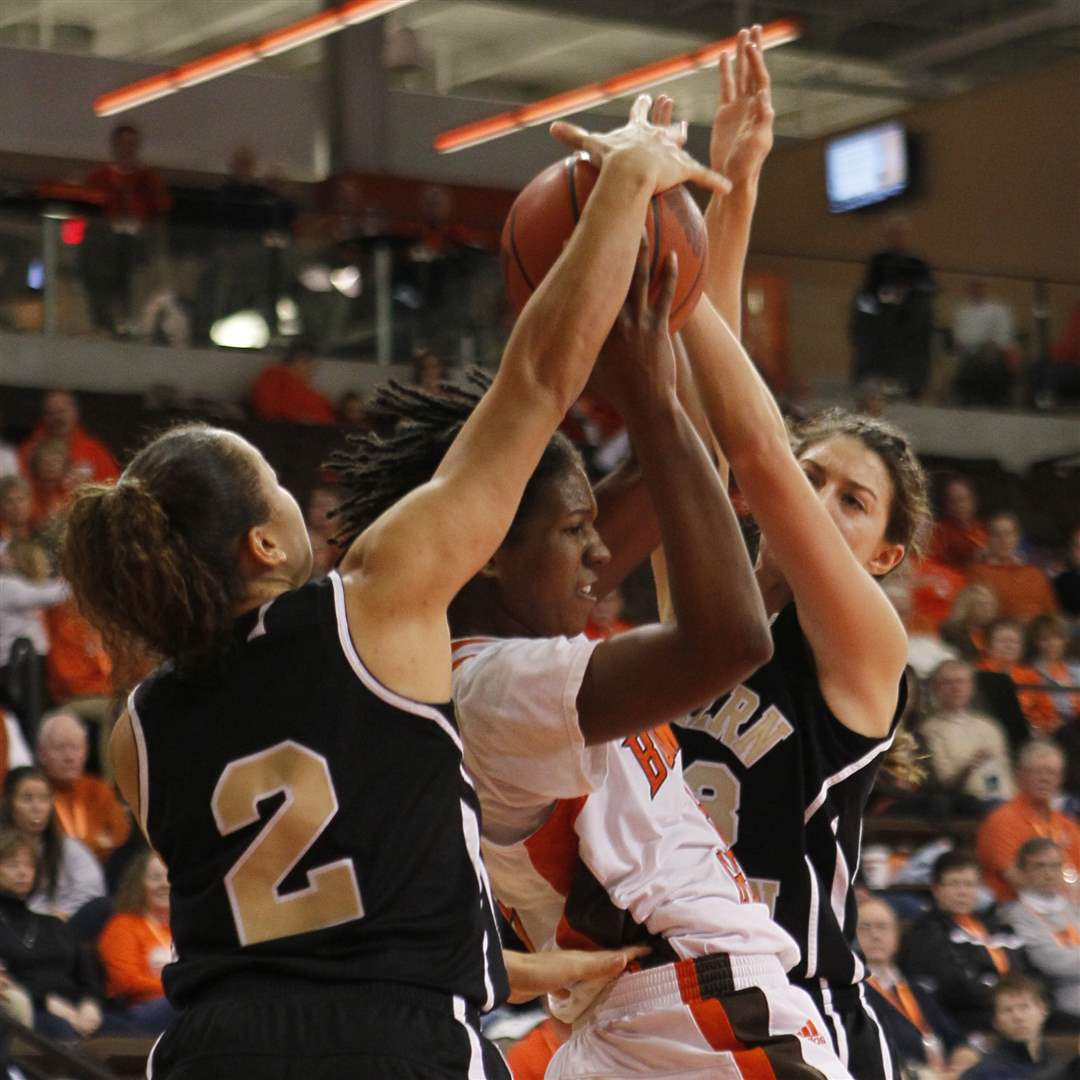 BGSU-s-Alexis-Rogers-will-score-two-after-she-slips-through-WMU-defenders