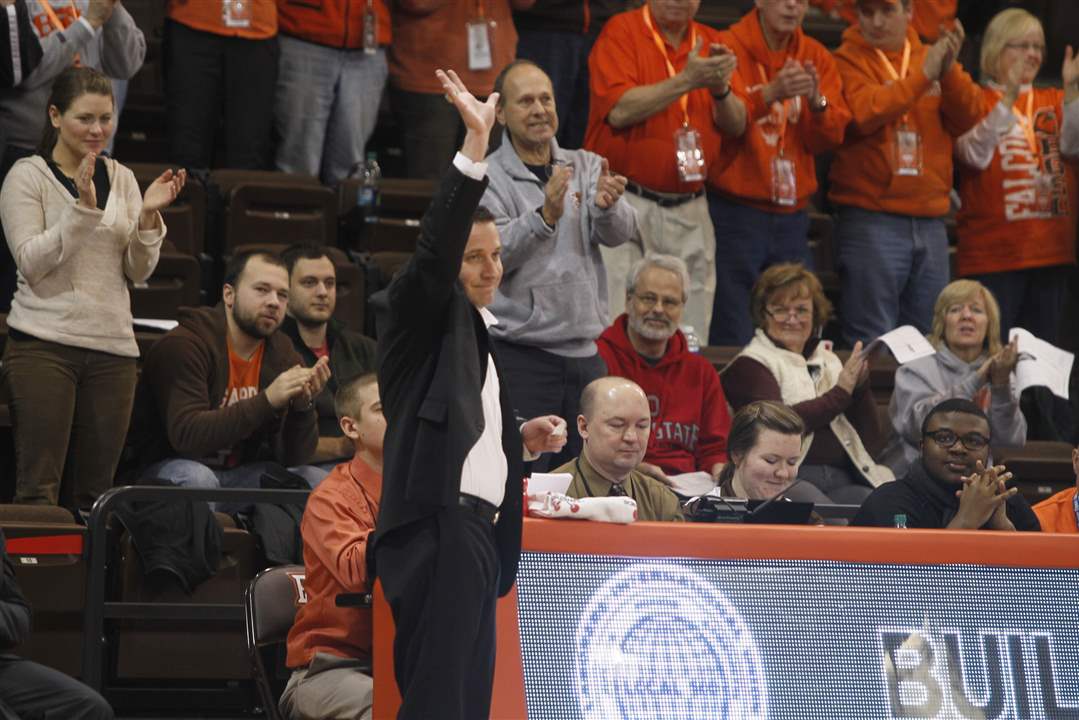 BGSU-head-coach-Curt-Miller-receives-a-standing-ovation