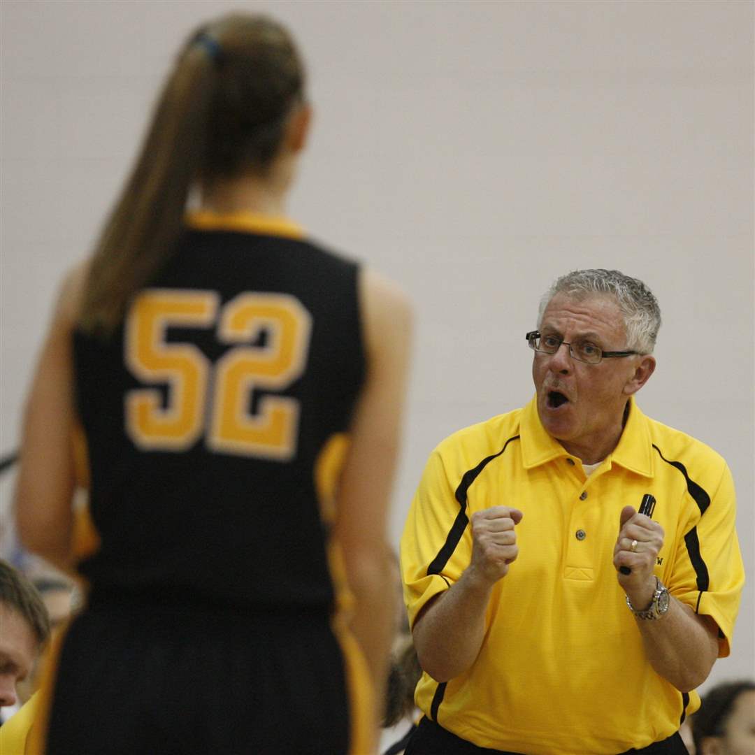 Northview-head-coach-Jerry-Sigler-gives-instructions-to-J-J-Jessing