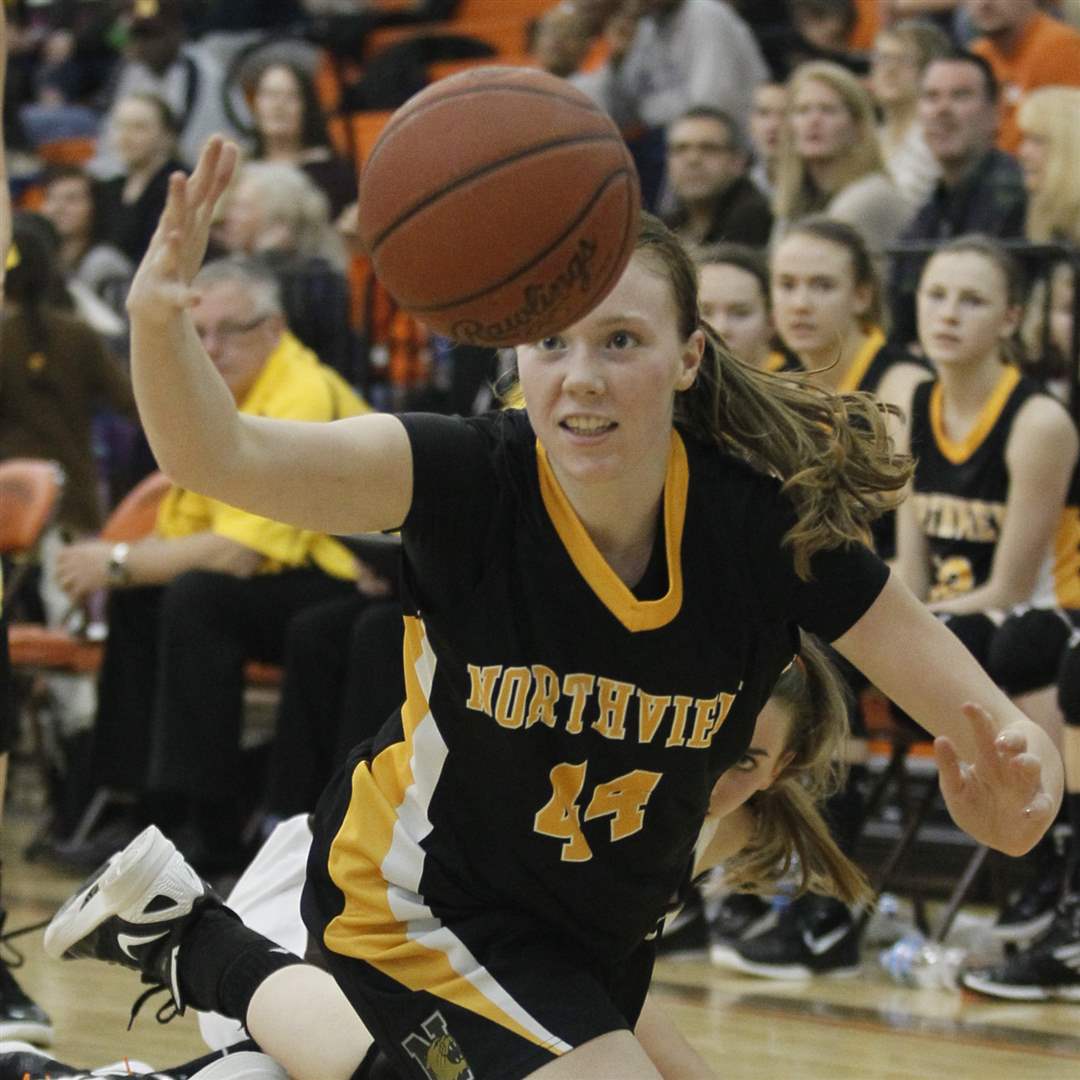 Northview-s-Maddie-Cole-44-chases-a-loose-ball