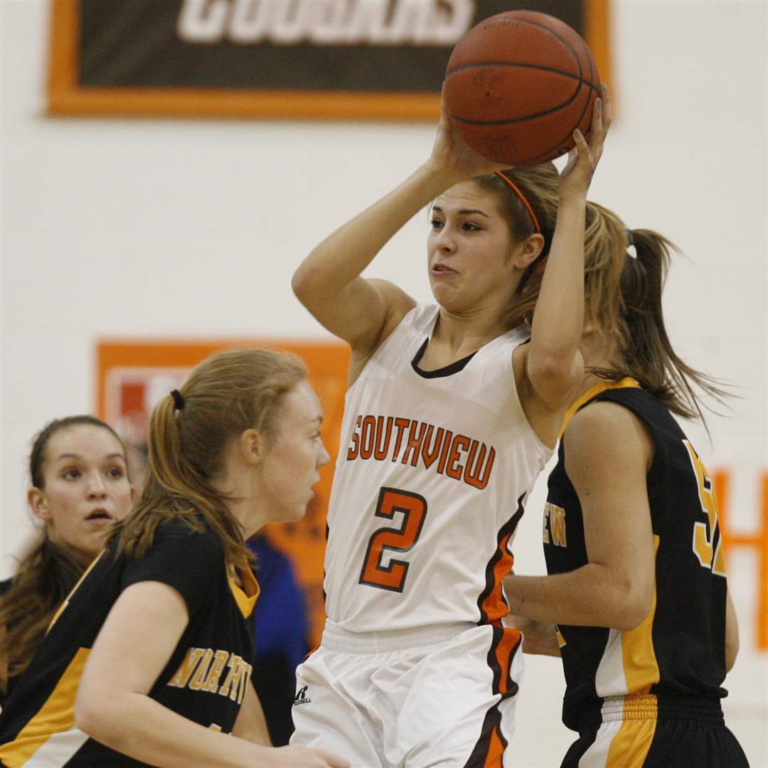 Southview-s-Lexi-Lopez-2-pulls-in-a-rebound