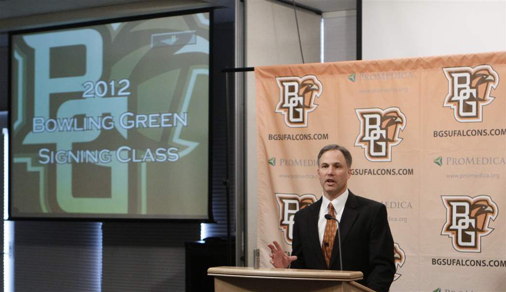 Bowling-Green-coach-Dave-Clawson-goes-through-the-list-of-recruits