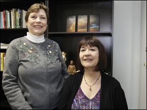 Counselors Peggy Lesniewicz of Bowling Green State University, left, and Linda Smith of the University of Toledo want to help people who are having a tough time coping with a near-death experience.