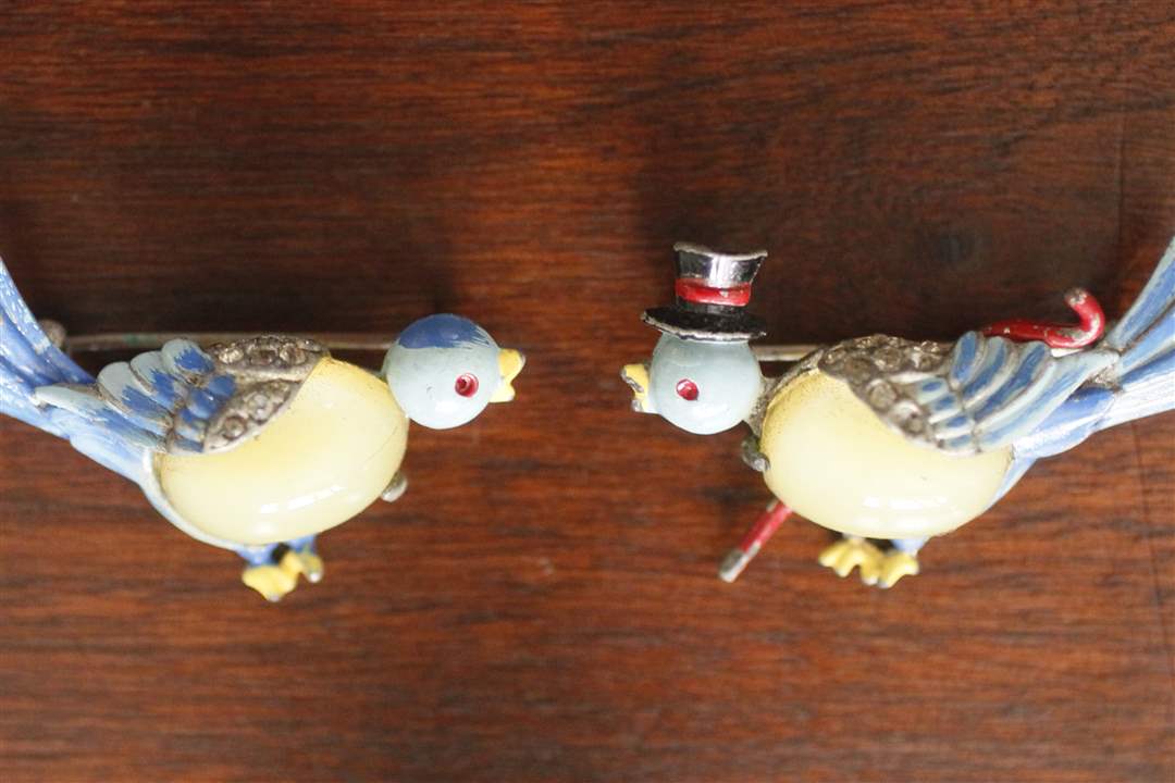 Rothman-pins-bird-pair