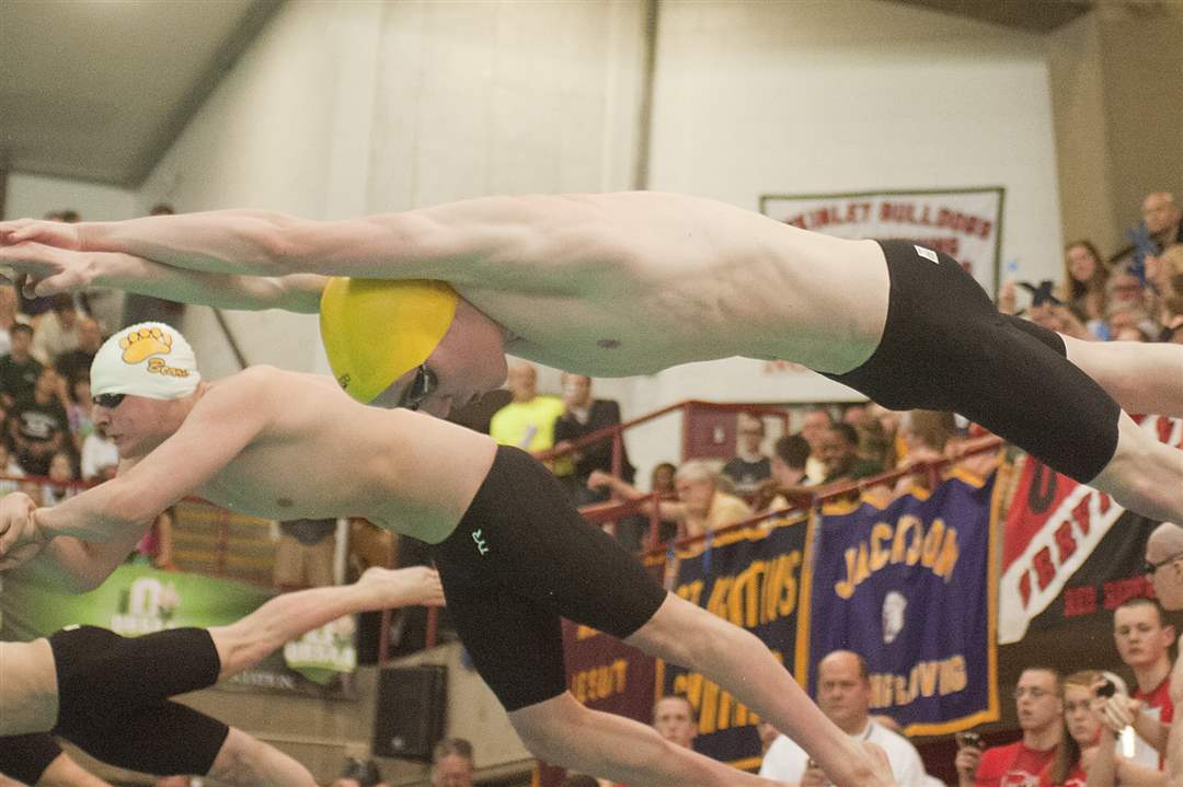 Jeremy-Wilson-of-Findlay-High-School-starts-the-consolation-round-of-the-Men-s-50-yard-Freestyle-event