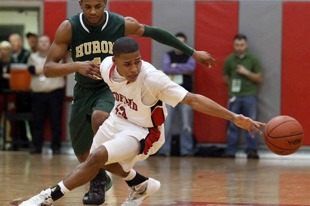 Bedford-s-Kenneth-McFadden-12-steals-the-ball