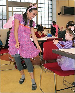 Theatreworks USA actress Stephanie O'Connell visited tables as she portrayed Fancy Nancy.