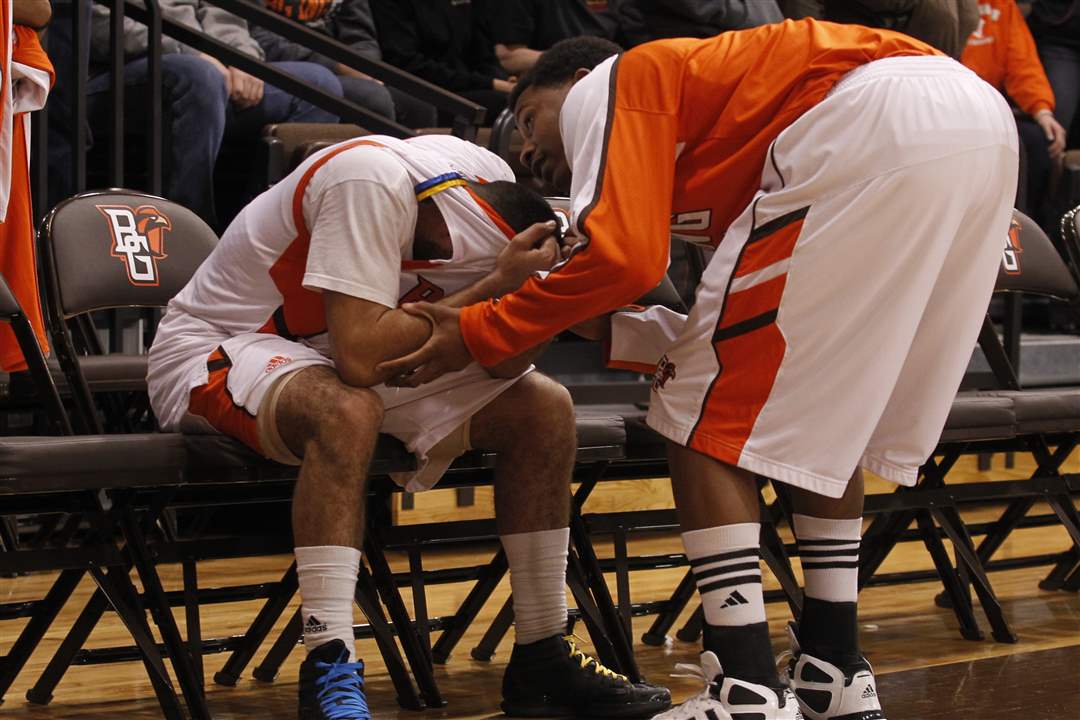 Bowling-Green-Jordon-Crawford-comforted-by-teammate