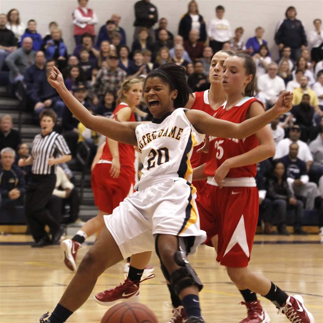 Notre-Dame-s-Tylar-Young-loses-the-ball-during-2nd-half-of-the-Div-1-regional-final