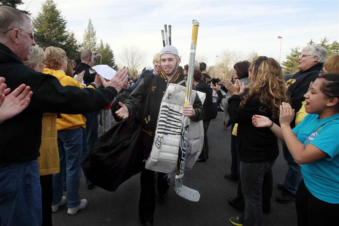 Austin-Gryca-leads-Northview-through-fans