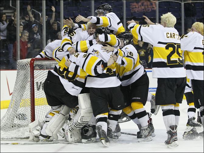 [Image: State-hockey-championship-players-celebr...thview.jpg]