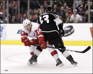 Los Angeles Kings defenseman Willie Mitchell, right, defends Detroit Red Wings center Gustav Nyquist during the first period of an NHL hockey game in Los Angeles, Tuesday.