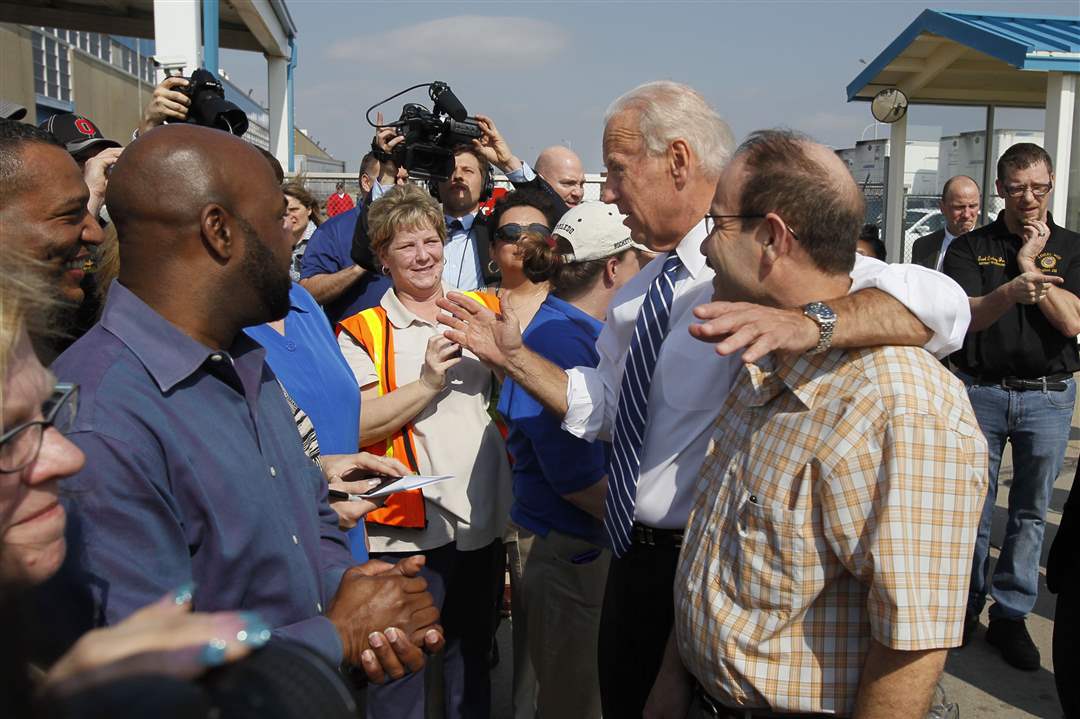 biden-chats-with-workers