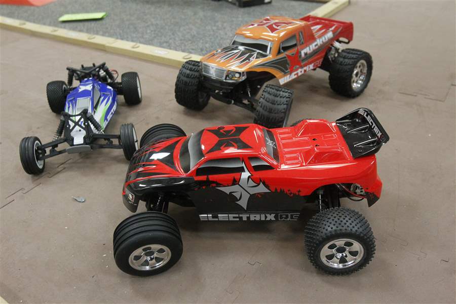 Bomb-probe-leads-to-toy-cars-2