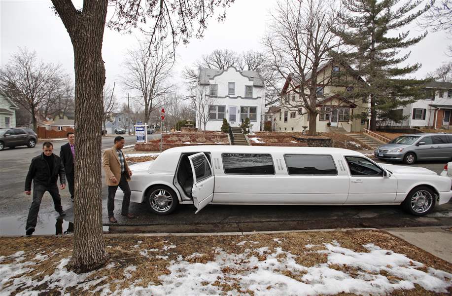 Real-estate-agents-limo