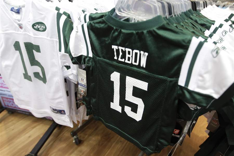 Jets-Tebow-a-deal-in-uniform-on-more-than-1-playing-field