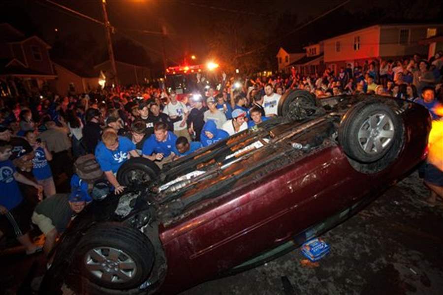 Raucous fans burn couches, flip cars in the streets after Ky.’s Final Four win - The Blade