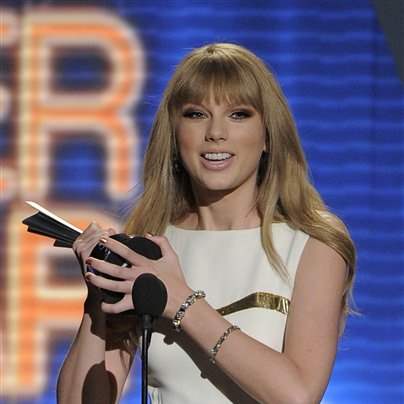 2012-ACM-Awards-Show-Entertainer-of-Year-Taylor-Swift