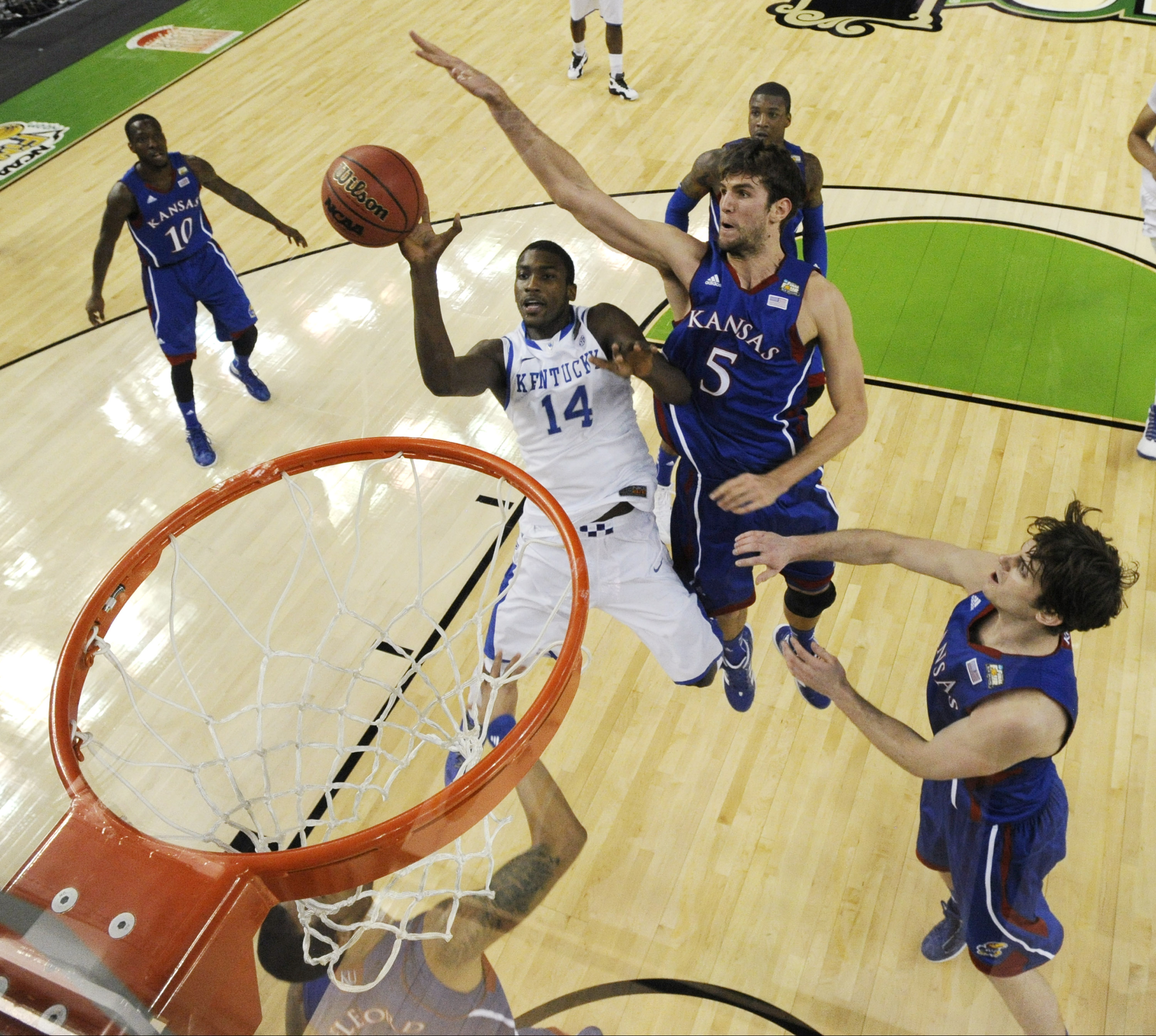 Kentucky men’s basketball beats Kansas 6759 to win title game, first