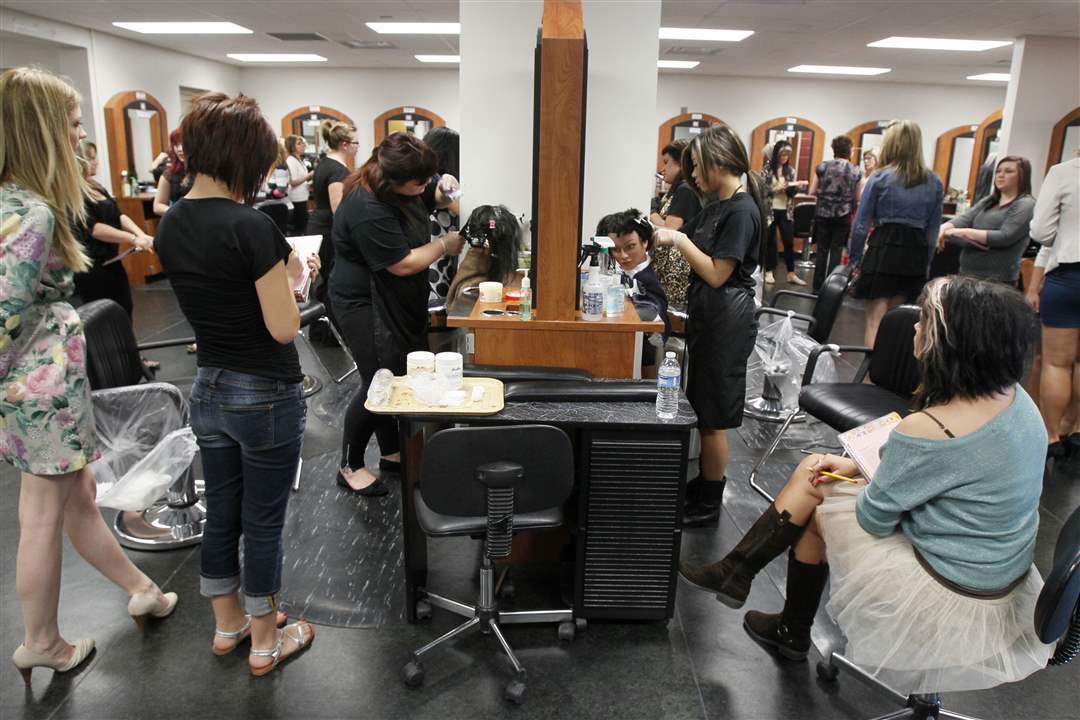 northview-students-practice-cosmetology