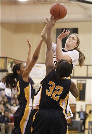 Miriam Justinger, driving to the basket against Notre Dame last season, averaged 19.6 points per game in leading the Wildcats to a 21-2 overall record and a Northern Lakes League title. She was an All-Ohio Division I first team pick.