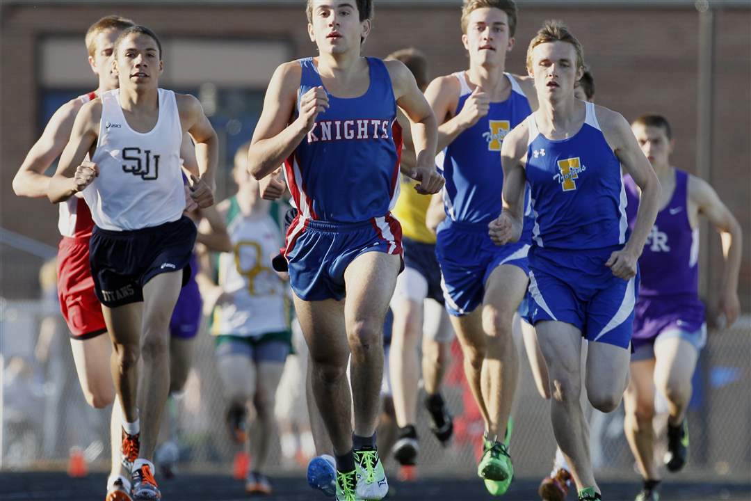 Kyle-Lach-of-St-Francis-wins-the1600-meter-run