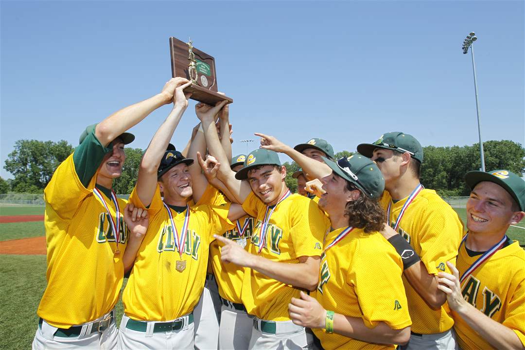 Oregon-Clay-High-School-players-celebrate-with-their-trophy
