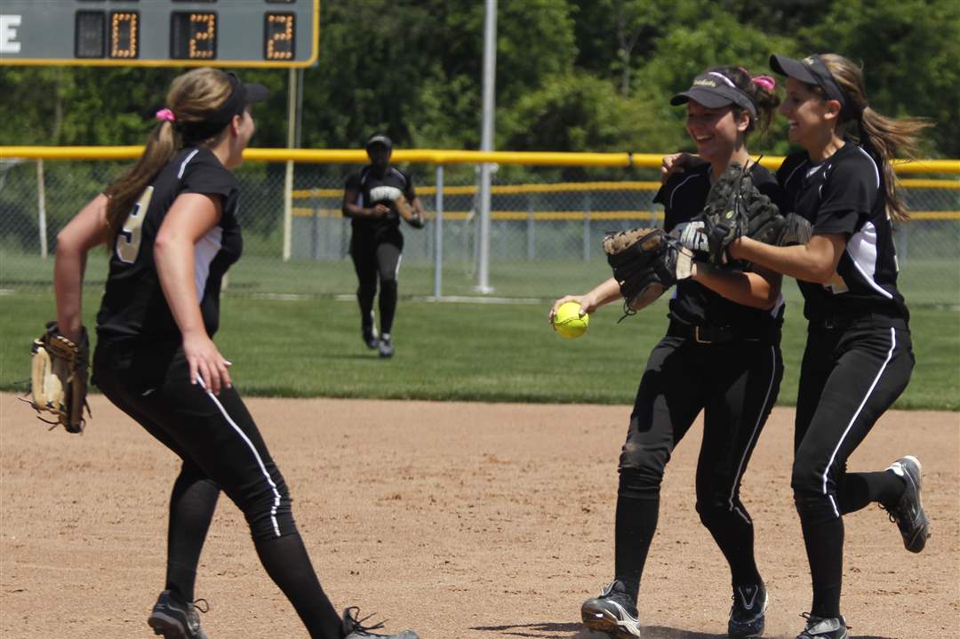 Perrysburg-pitcher-Felicia-Eisenbrandt-runs-to-2nd-baseman