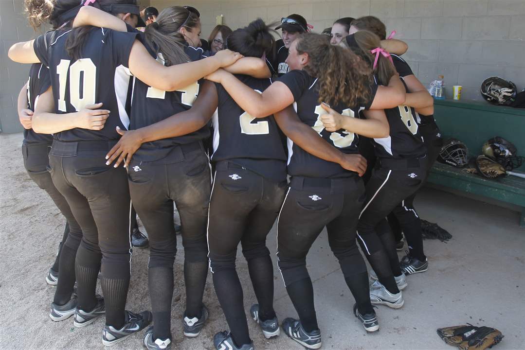 Perrysburg-players-huddle-and-chant