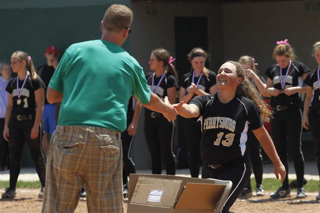 Scorekeeper-Jeff-Stover-hands-out-a-medal-to-Perrysburg