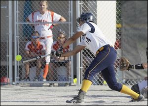 Cassie Gillespie triples in the fifth inning to score two runs as Notre Dame advanced to a regional semifinal game on Wednesday.