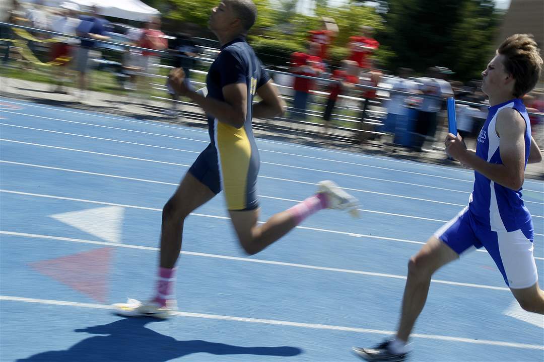 Alonzo-Lucas-of-Whitmer-High-School-wins-the-boys-400-meter