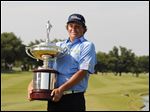 Jason Dufner captured the Byron Nelson Championship by one stroke.