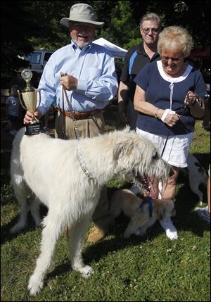 Bill Poznanski shows his Pet Idol trophy and his dog, the Irish Wolfhound O’Casey, after winning the Pet Idol contest. Next to Mr. Poznanski is Jan Petz and dog Maggie.