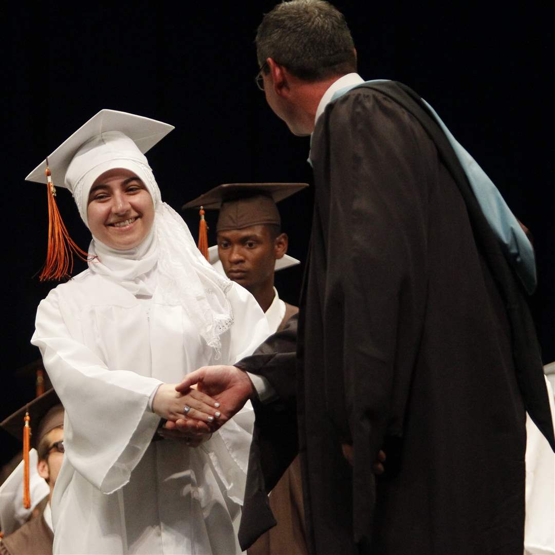 Yusra-Issam-Mansour-Southview-graduate
